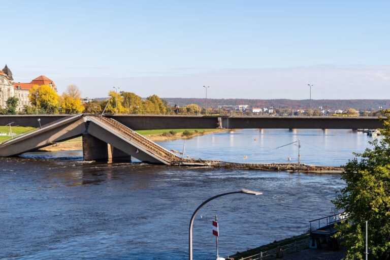   Collapse of the Carola Bridge in Dresden, 2014  