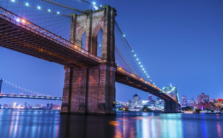   Ponte di Brooklyn di notte, New York  