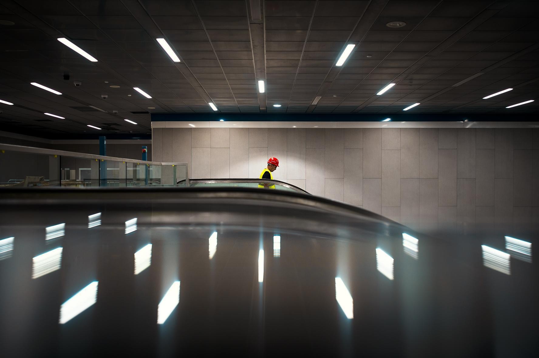 Immagine di una linea metropolitana, come la M4 della metro di Milano, la Cityringen di Copenaghen o la metro di Delhi.